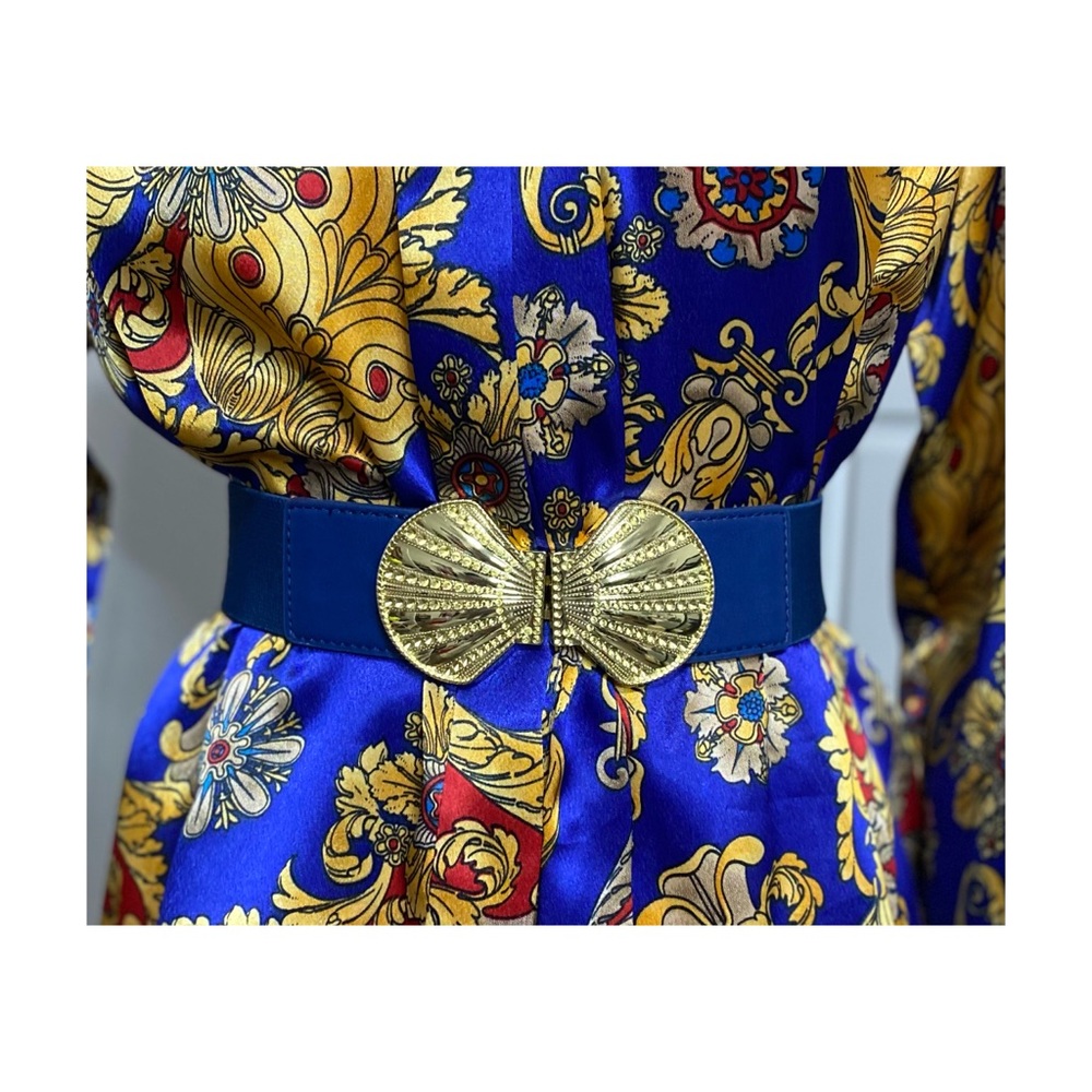 Blue belt with gold seashells buckle.